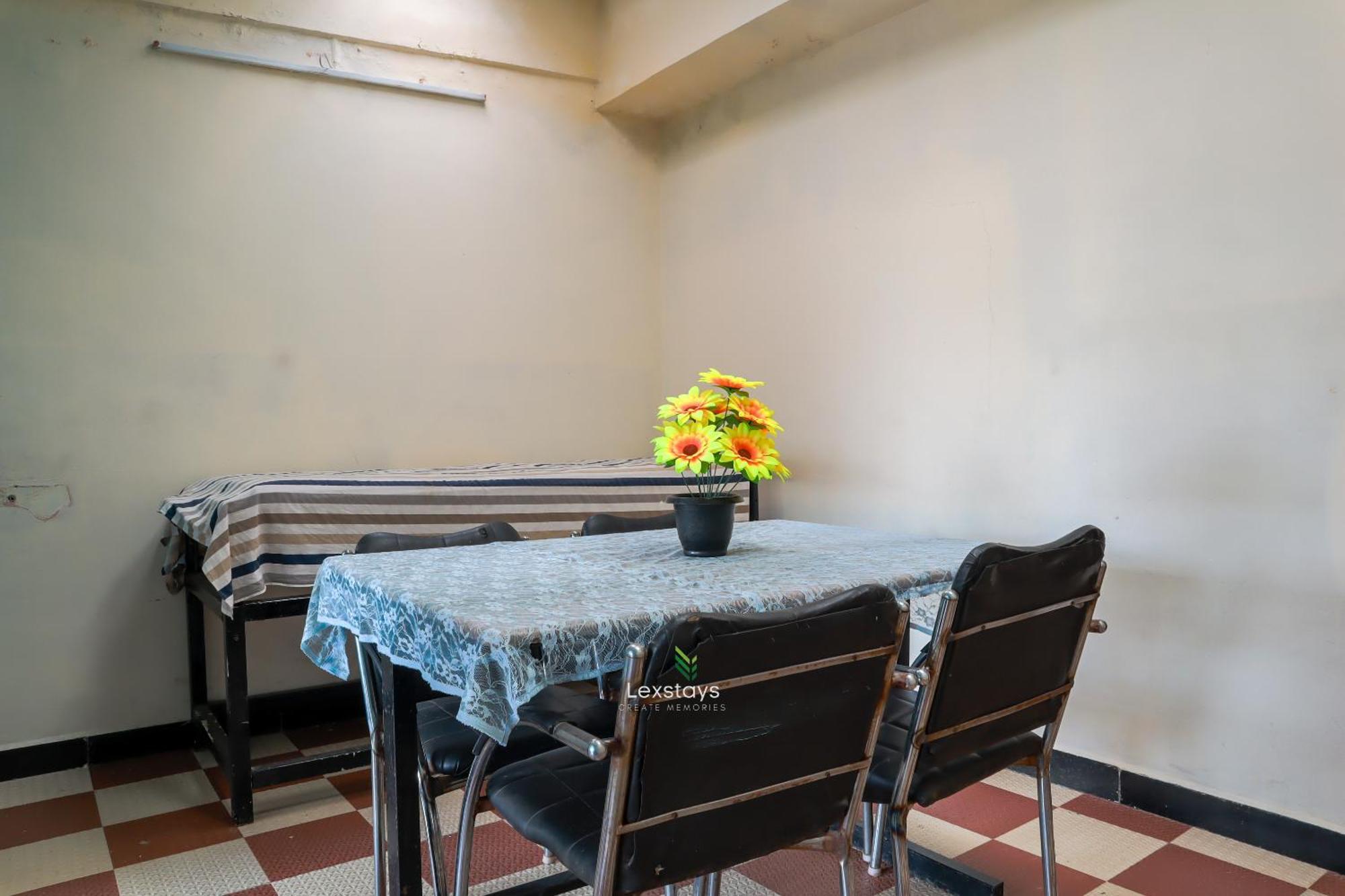 Vijaya Deepa Guest House By Lexstays Кунур Экстерьер фото